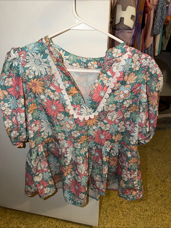 Tops - Floral V-Neck Peplum Top in Teal and Pink